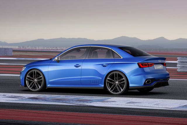 A3 clubsport quattro concept hareketli arka kanadı