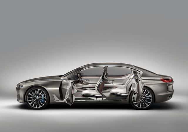 BMW Vision Future Luxury kapıları açık yan görünüm