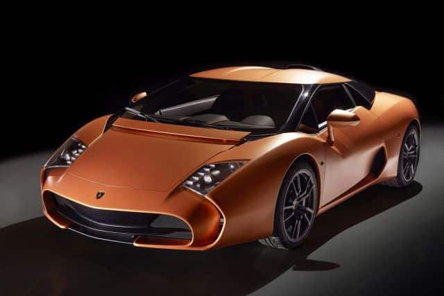 Zagato 5-95 yan profil ve karbon fiber gövde çizgileri