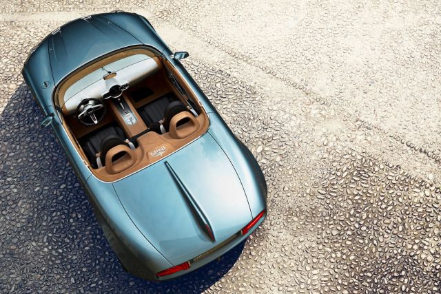 MINI Superleggera Vision önden üç çeyrek görünüm