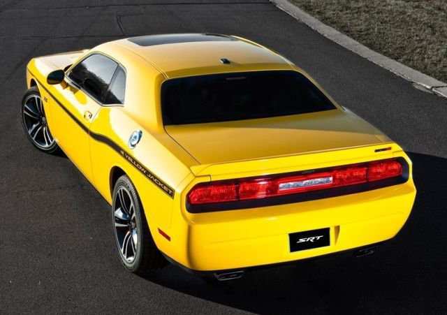 Sarı Dodge Challenger SRT8 392 dış tasarım