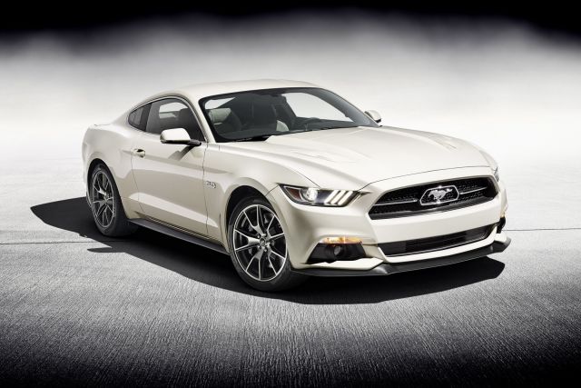 Ford Mustang 50 Year Limited Edition ön görünümü