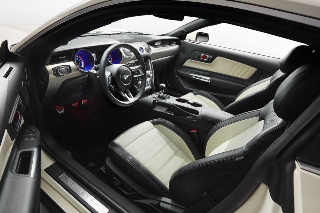 Mustang yıldönümü modelinin iki tonlu iç mekânı