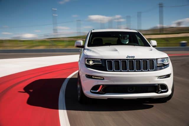 Jeep Grand Cherokee SRT ön üç çeyrek görünüm