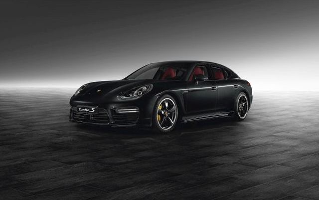 Porsche Panamera Turbo S Jet Black Metallic ön üç çeyrek görünüm