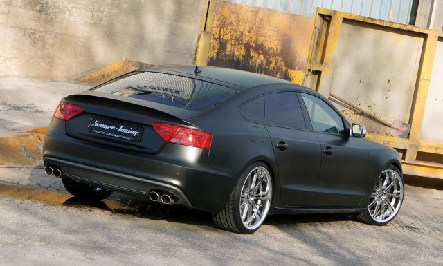 Mat siyah Audi S5 Sportback arka üç çeyrek görünümü