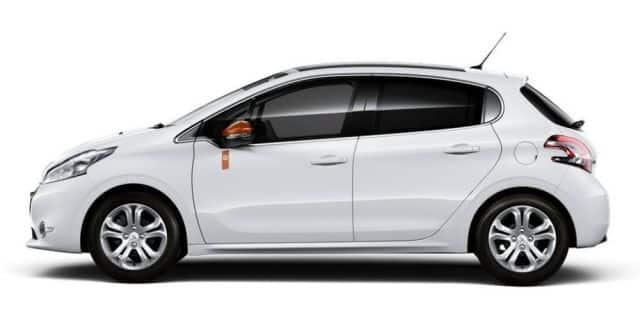 Peugeot 208 Roland Garros beş kapılı yan profil