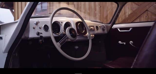 Porsche 356 Pre-A karlı dağ yolunda önden görünüm
