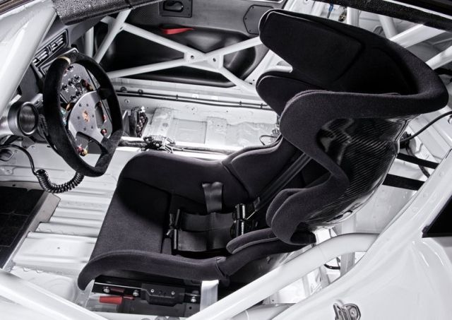 Porsche 911 GT3 Cup yan gövde ve yarış grafikleri