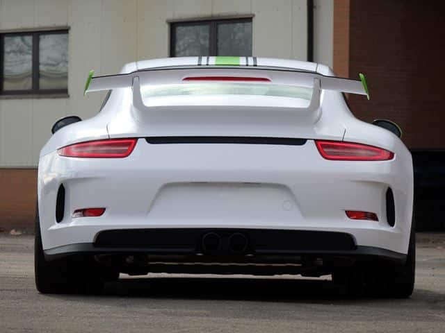 Porsche 911 GT3 sabit arka kanat üzerindeki folyo detayları