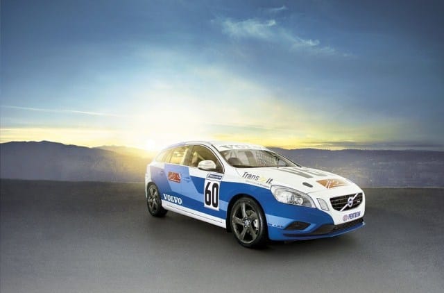 Volvo V60 Racing önden üç çeyrek görünüm