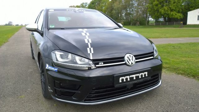 Kırmızı MTM Golf 7 R ön yan görünüm