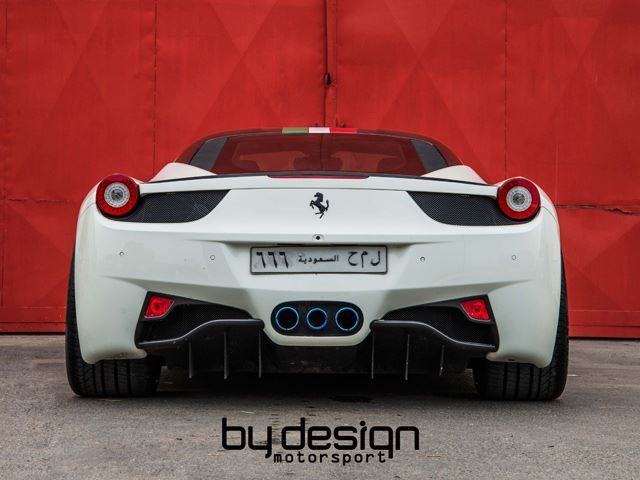 Ferrari 458 Italia arka difüzör ve spoyler