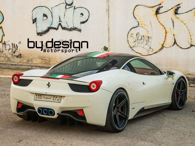 Ferrari 458 Italia beyaz gövde ön tasarım