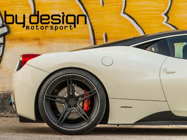 Ferrari 458 Italia arka görünüm ve egzoz çıkışları