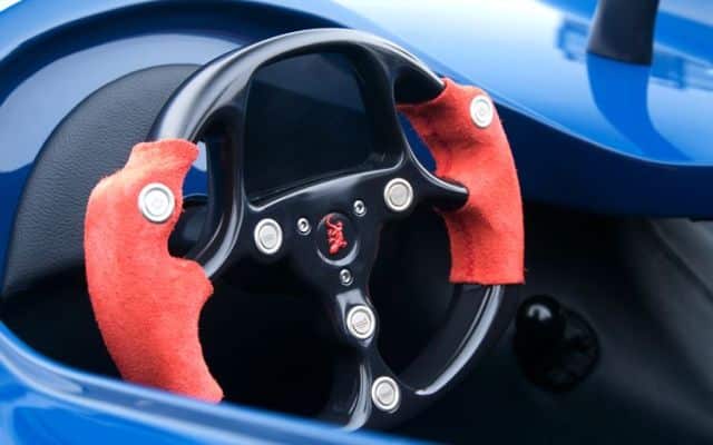 Wiesmann Spyder direksiyon ve kokpit ayrıntısı