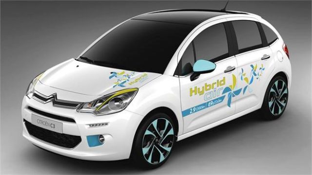 Citroen C3 Hybrid Air prototipinin önden üç çeyrek görünümü