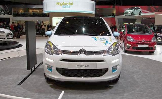 C3 Hybrid Air prototipinin önden görünümü ve gövde grafikleri
