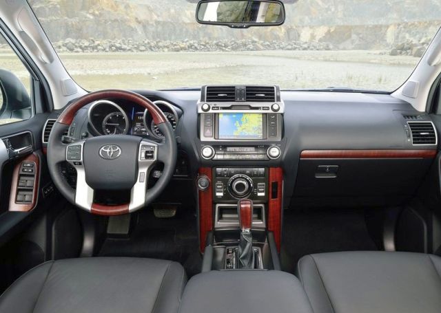 Land Cruiser kokpit ve orta konsol