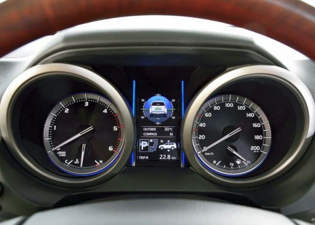 Land Cruiser Optitron göstergeler ve TFT ekran