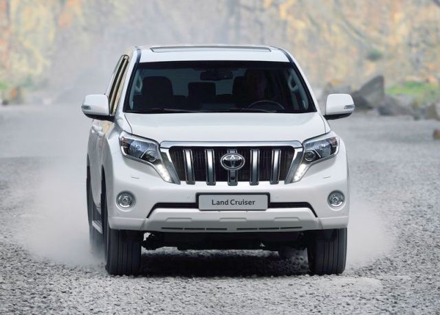 Land Cruiser dikey panjurlu ön görünüm