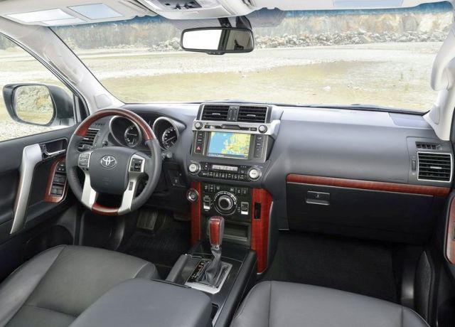 Land Cruiser deri döşemeli ön kabin