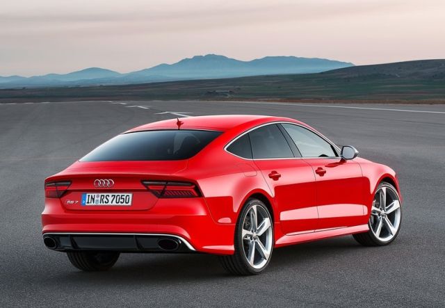 Audi RS 7 Sportback arka üç çeyrek görünüm