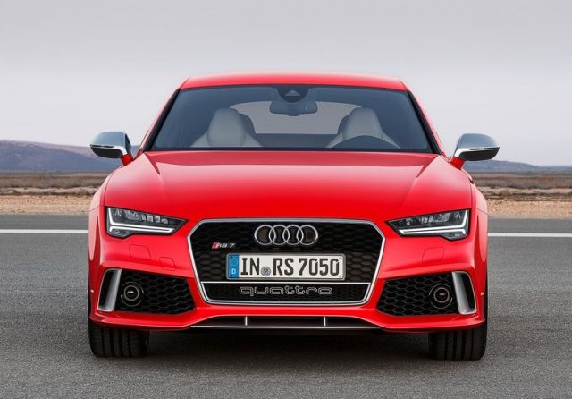 Audi RS 7 Sportback ön görünüm ve quattro ızgara yazısı