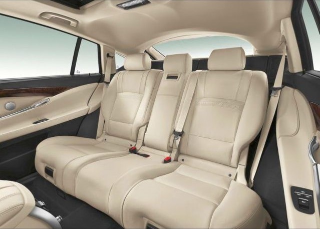 BMW 5 GT arka koltuklar ve geniş arka yaşam alanı
