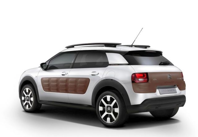 Citroen C4 Cactus arka üç çeyrek görünüm