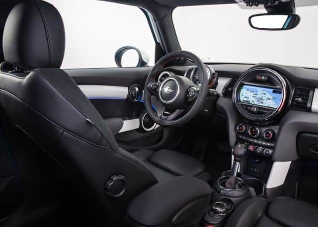 MINI Cooper 5 Door kabin ve ön koltuk görünümü