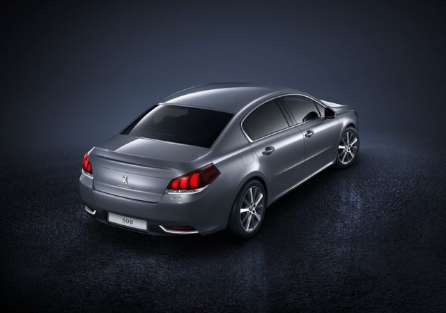 Makyajlı Peugeot 508 sedan gövdesi