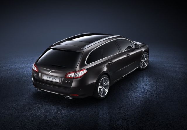 Peugeot 508 SW yüksek açıdan arka görünümü