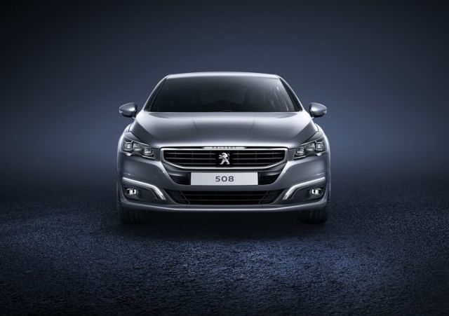 Peugeot 508 makyajlı sedan yan görünümü
