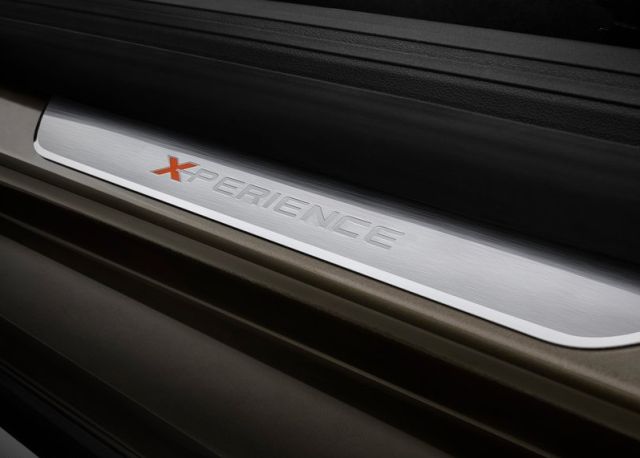 Leon X-Perience kapı eşiği logosu