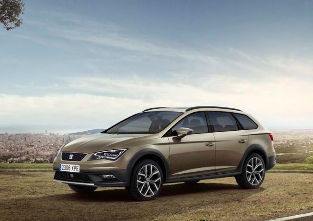 Leon X-Perience açık alanda önden üç çeyrek görünüm