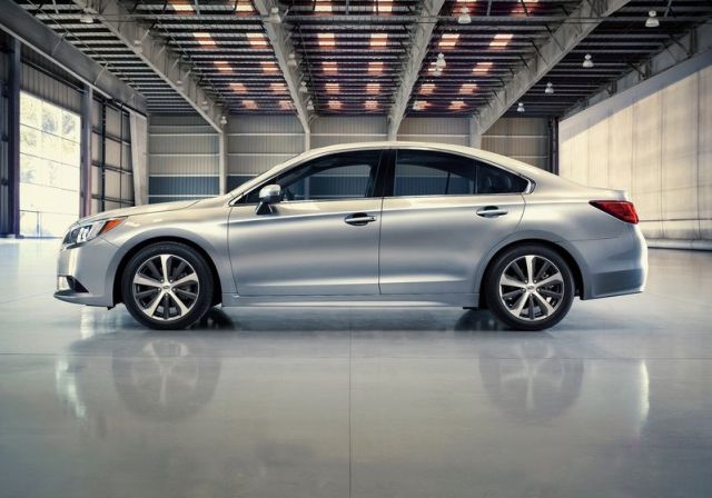 Subaru Legacy ön tasarımı ve altıgen ızgarası
