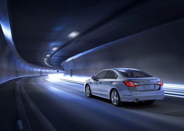 Subaru Legacy arka üç çeyrek açı