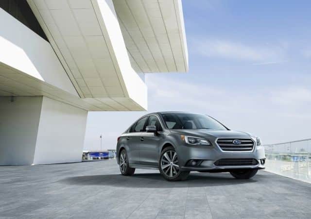Subaru Legacy sedan arka üç çeyrek görünümü