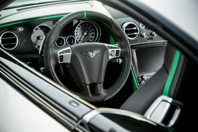 Bentley GT3-R Alcantara kaplı direksiyon simidi