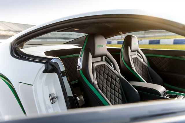 Bentley GT3-R iki kişilik spor koltukları