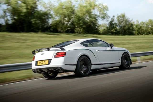 Bentley GT3-R arka üç çeyrek sürüş görünümü