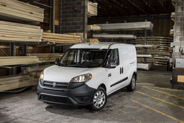 Ram ProMaster City Cargo Van ön çapraz görünüm
