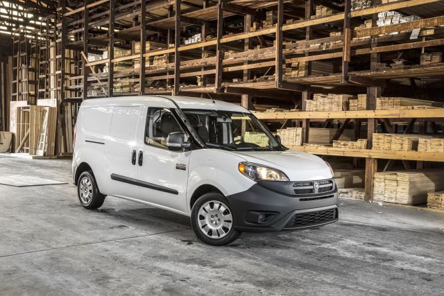 Ram ProMaster City Cargo Van sağ ön çapraz görünüm