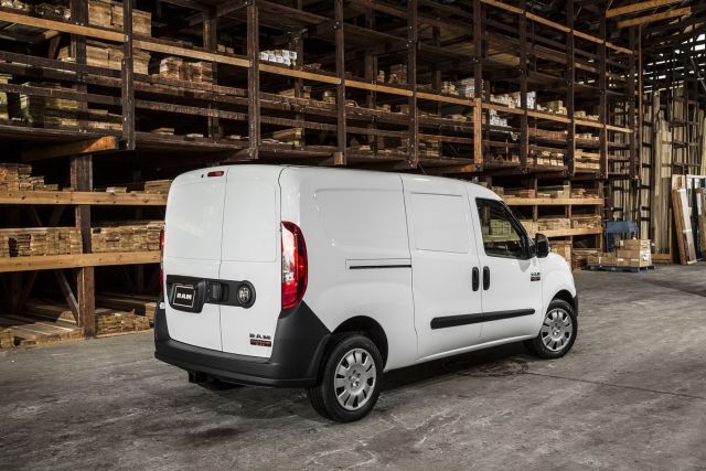 Ram ProMaster City Cargo Van arka çapraz görünüm
