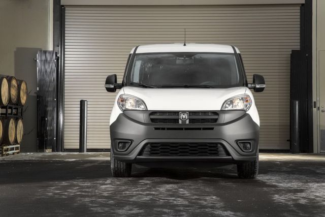 Ram ProMaster City Cargo Van önden görünüm