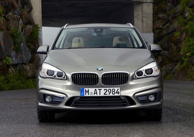 BMW Active Tourer ön görünüm