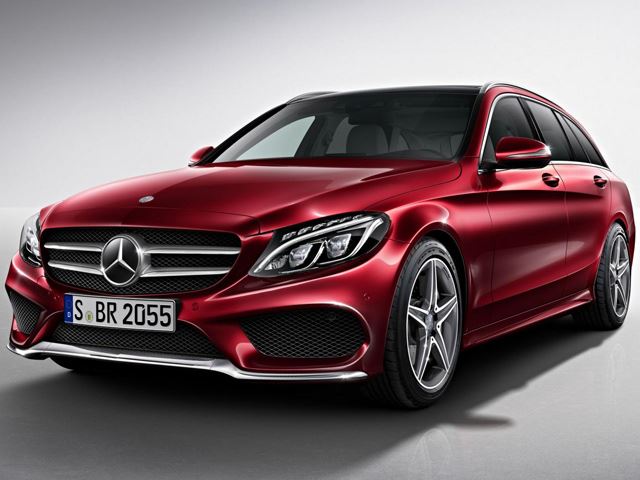 Kırmızı Mercedes-Benz C-Class Estate AMG Line ön üç çeyrek görünüm