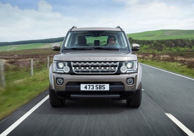 2015 Land Rover Discovery önden yol görünümü