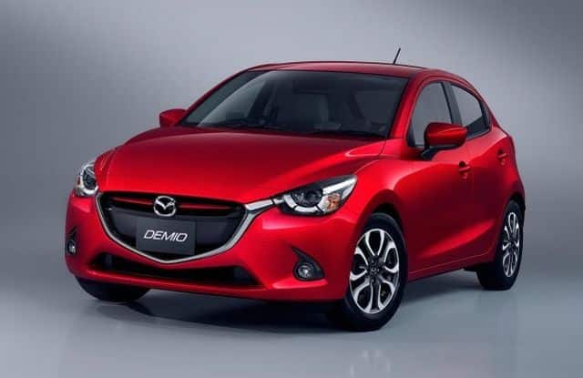 Mazda 2 yandan ön gövde görünümü